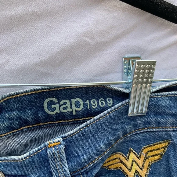 GAP Women's girlfriend 1969 Blue Jeans with Fun Patches - Picture 7 of 12